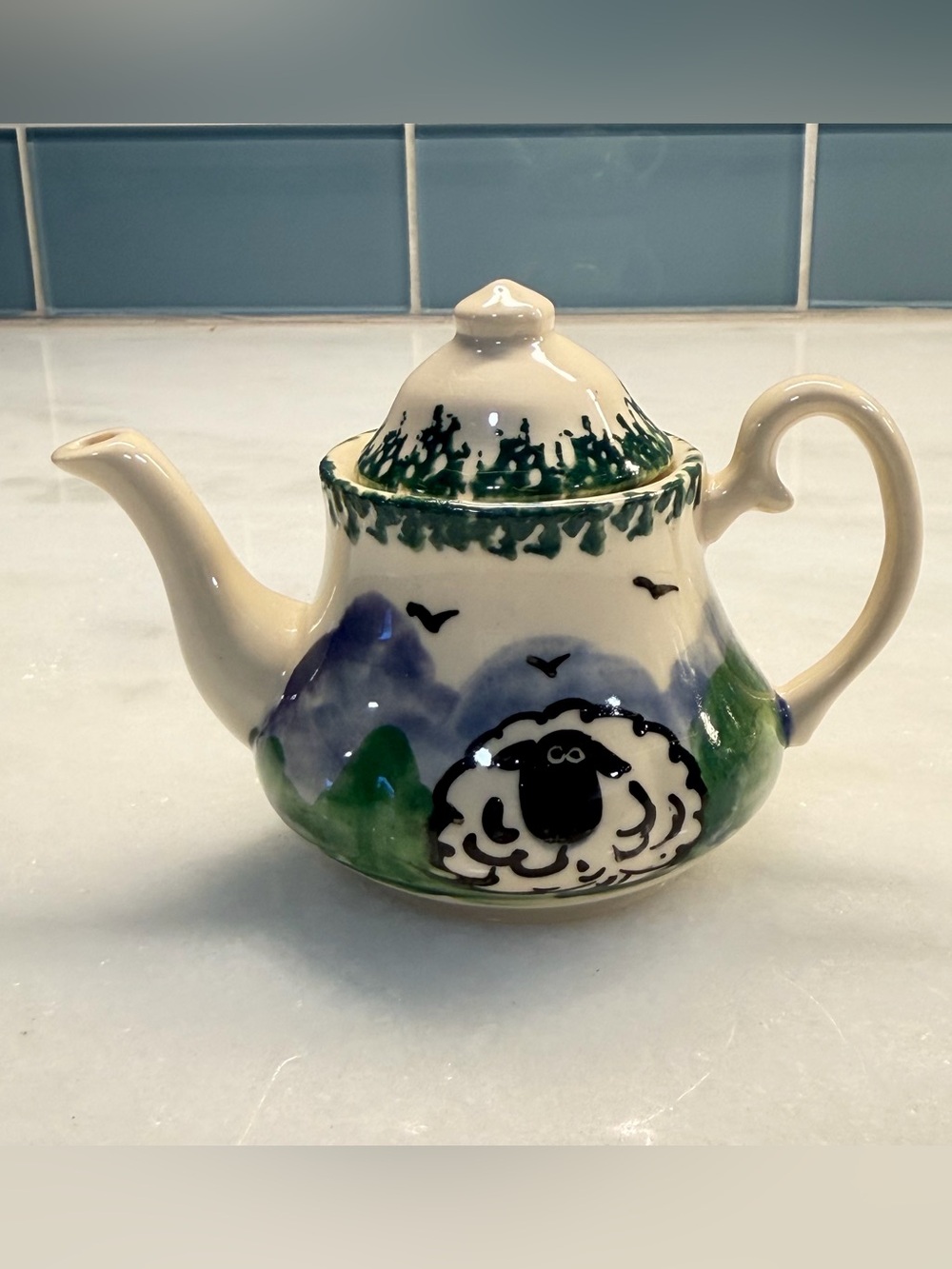 Irish O’Neill Bunratty 2007 Hand Painted Pottery Mini Teapot Sheep Castle